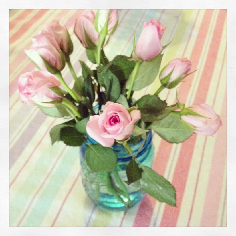 bouquet de mini roses Mason jar