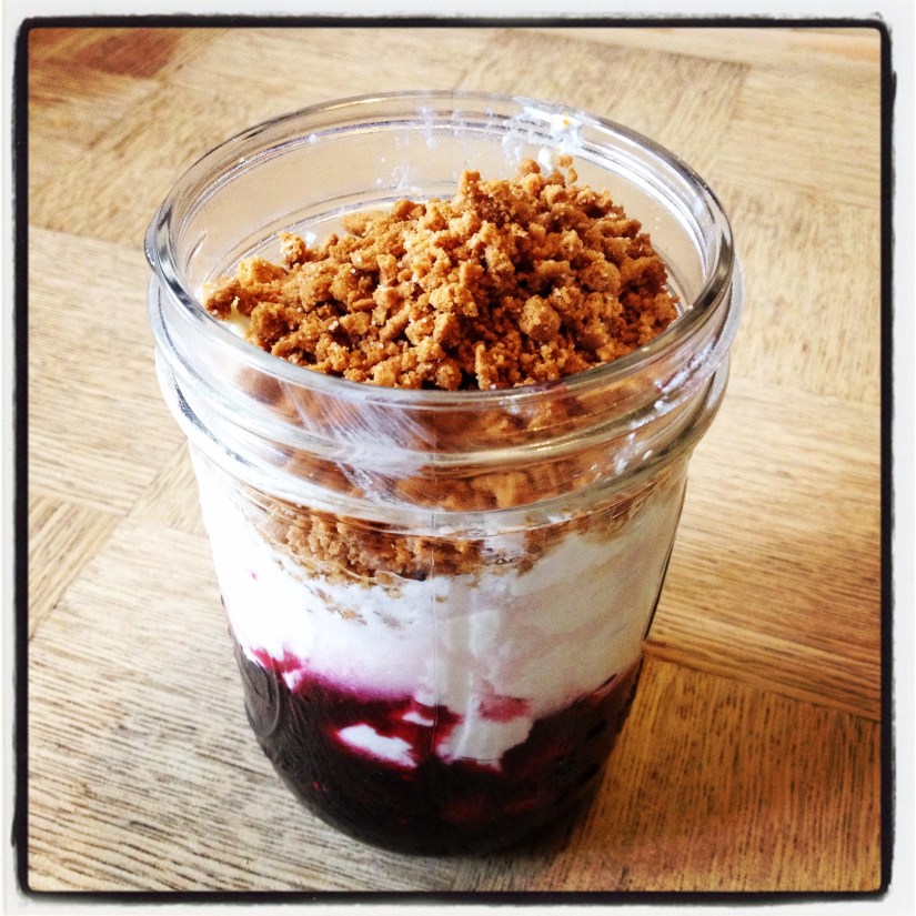 Dessert fruits rouges fromage blanc spéculoos