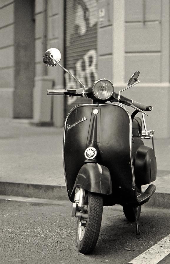 vespa black and white