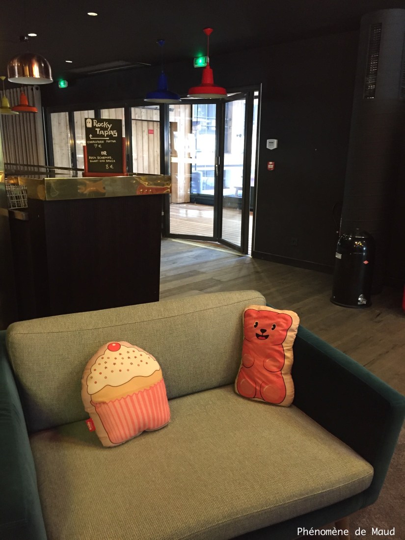 rocky pop hotel fauteuil coussins