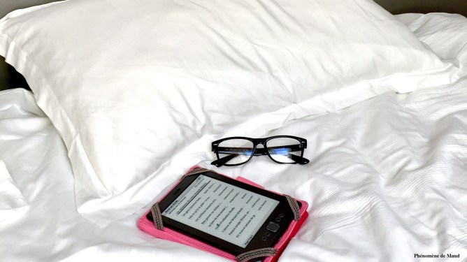 kindle lunettes lit. couette coussin.jpg
