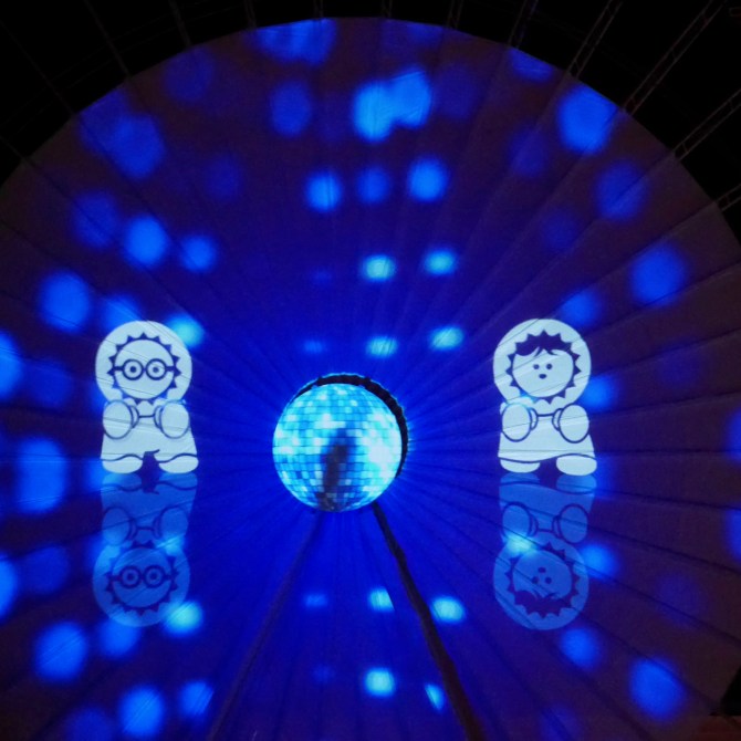 anooki phenomene de maud fete des lumieres 2018 lyon.jpeg