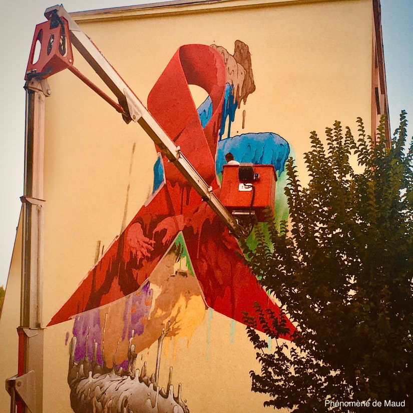 RED Lyon ruban rouge place des tapis .jpg